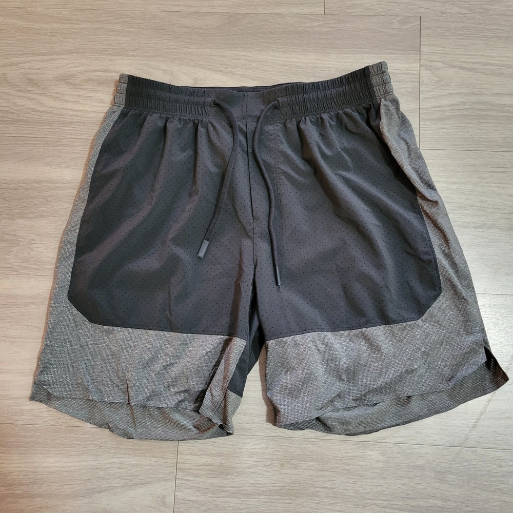 Lululemon Mens License to Train Unlined Short 7 Grey Black LM7B75S Small